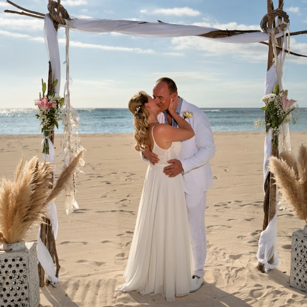 Nicole und Micha am Strand von Beachcomber Dinarobin