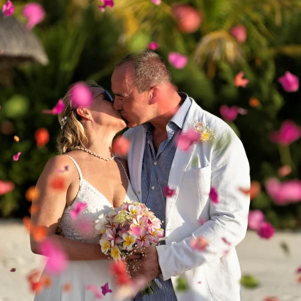 Nicole und Micha am Strand von Beachcomber Dinarobin