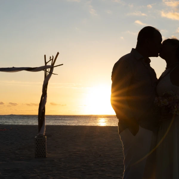 Nicole und Micha am Strand von Beachcomber Dinarobin