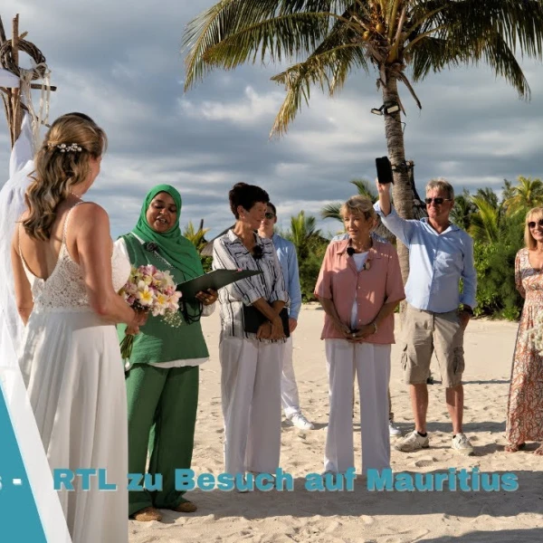 Nicole und Micha am Strand von Beachcomber Dinarobin